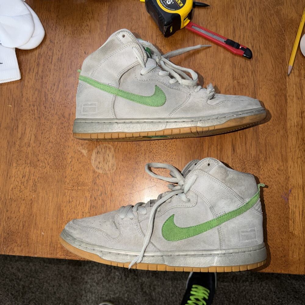 Size 9 - Nike SB Dunk High Silver Box